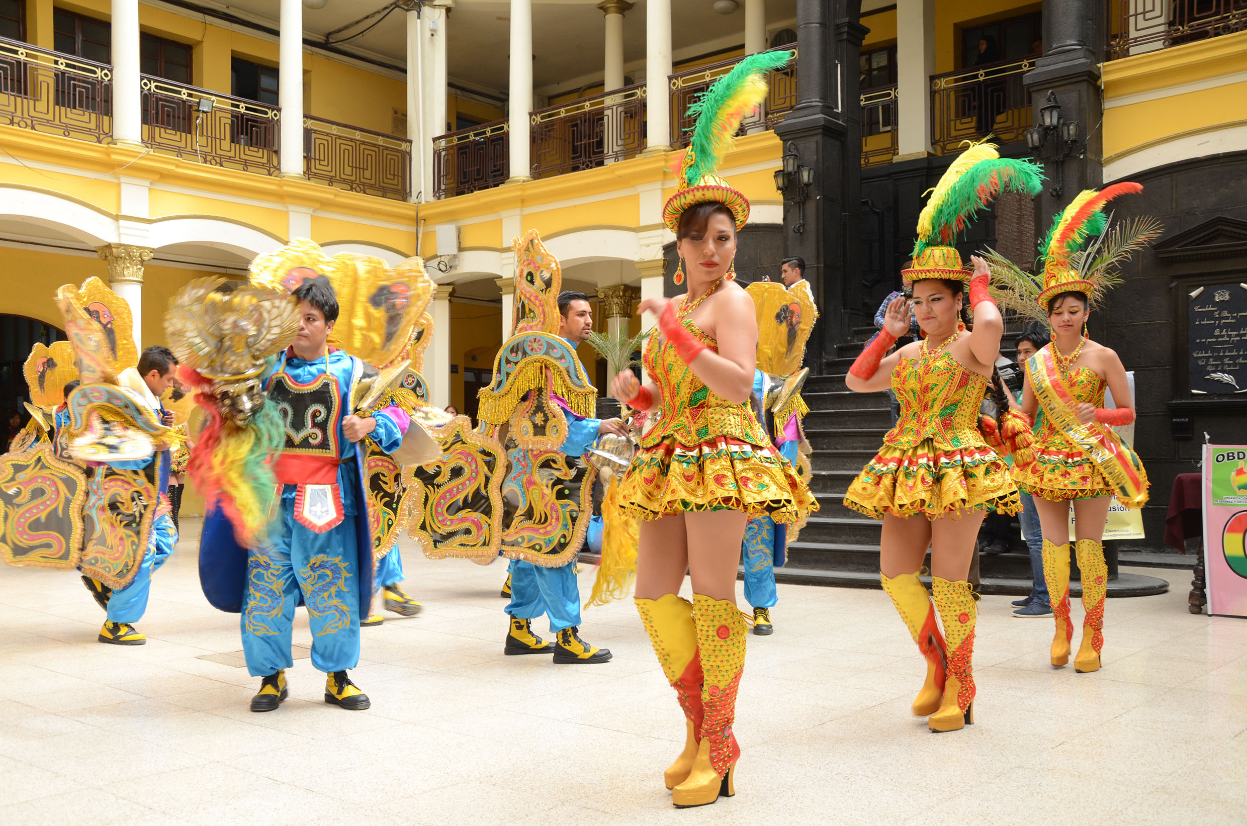 Resultado de imagen para Carnaval Sorprende 2018 en bolivia