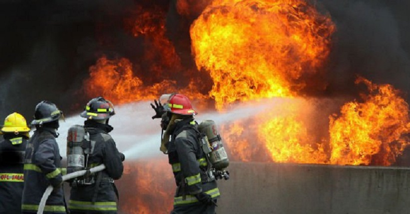 [Imagen: incendio-bomberos-llamas-1674300.jpg]
