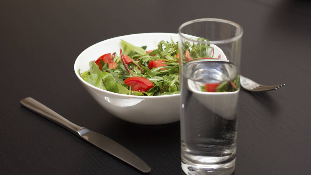 ¿Hace daño a la digestión tomar líquidos mientras comemos? | Los Tiempos
