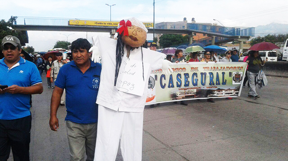Médicos y trabajadores en salud marchan en Cochabamba - Los Tiempos