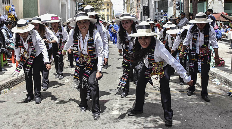 Danzarines alegran Oruro en último convite del Carnaval - Los Tiempos