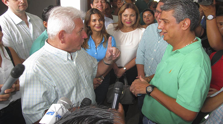Arrojan huevos a Ruben Costas en Trinidad y los Demócratas ... - Los Tiempos