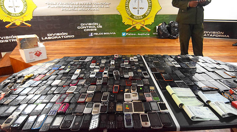Incautan 805 celulares donde cambiaban IMEI