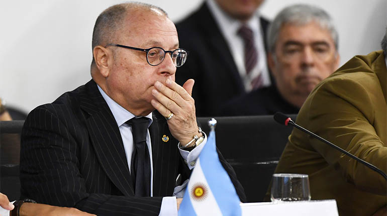 Bolivia ajustará legislación para atención recíproca en salud y Argentina dice que "no alcanza"