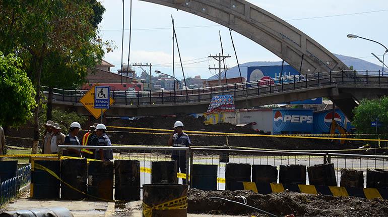 El puente colapsado en la av. Independencia y 6 de Agosto, el pasado 22 octubre de 2015. | Carlos López