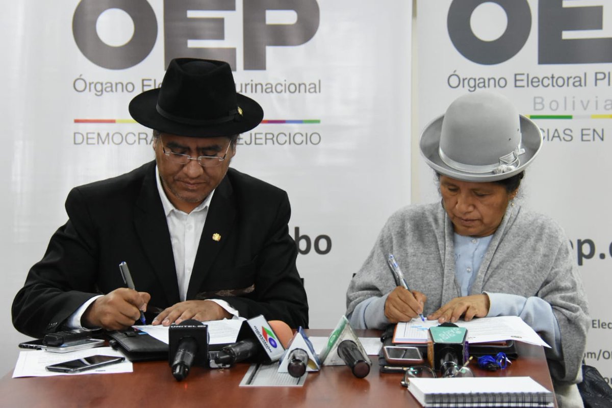 Cancillería y TSE firman convenio para empadronamiento de bolivianos en ...