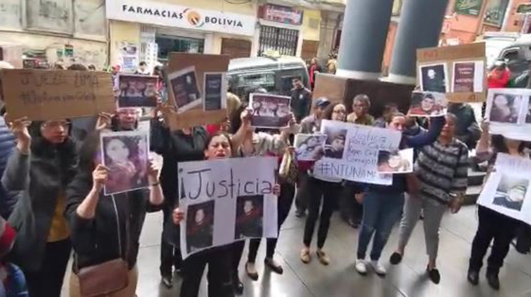 Una joven de 24 años es víctima de feminicidio en La Paz; familiares ...