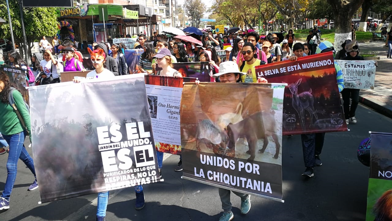 En Cochabamba, Marcha por el Clima exige pausa ambiental indefinida y