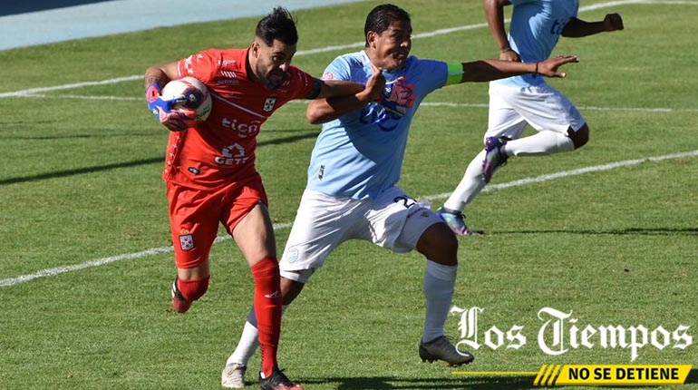 Real Santa Cruz logra una contundente victoria en Cochabamba ante Aurora  (2-4) y sigue soñando con la clasificación
