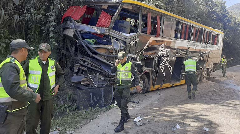 Suben a dos los fallecidos y 19 los heridos en accidente de bus en la ...