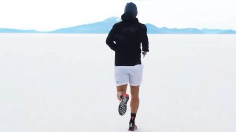 Brazilian athlete wants to break the world record for jogging in Salar de Uyuni