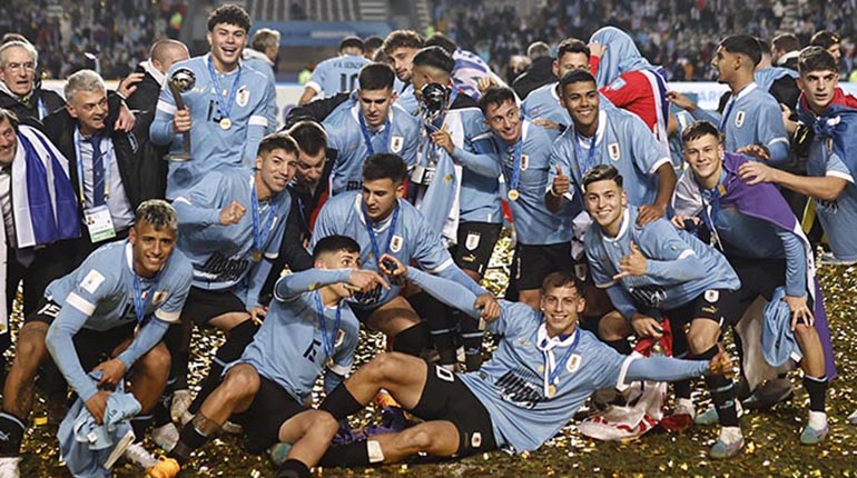 File:Uruguay 1 Italia 0 a Italia - Uruguay campeón Mundial Sub 20 2023  230611-4401-jikatu (52990080163) (cropped).jpg - Wikipedia