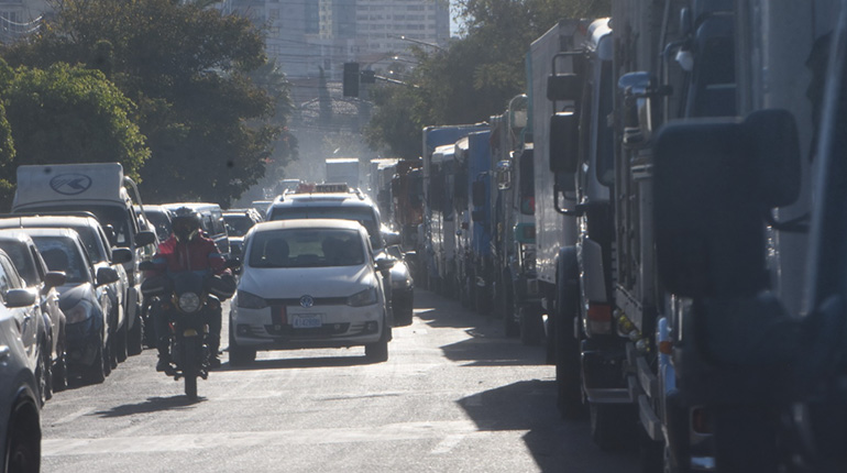 Daroca pide paciencia por filas de combustible