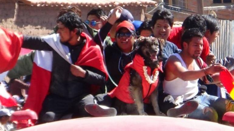 Los dirigentes cívicos junto a "Petardo" en Potosí. | Foto archivo | Foto: Comcipo - Agencia