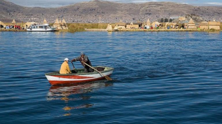 Lago Titicaca durante una limpieza. | Foto archivo | Foto de archivo