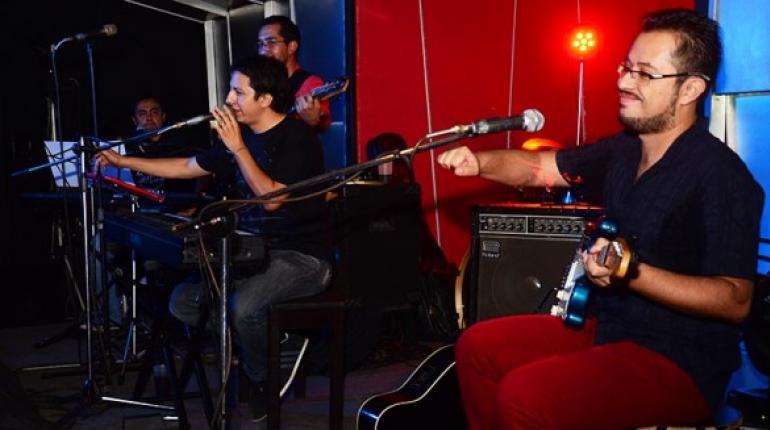 Karloz de la Torre y la Banda del Fin del Mundo.