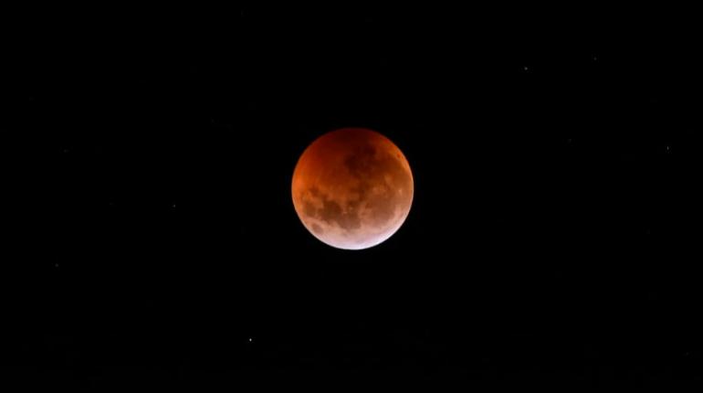 La Luna de sangre en el cielo cochabambino. Foto de archvo | Daniel James