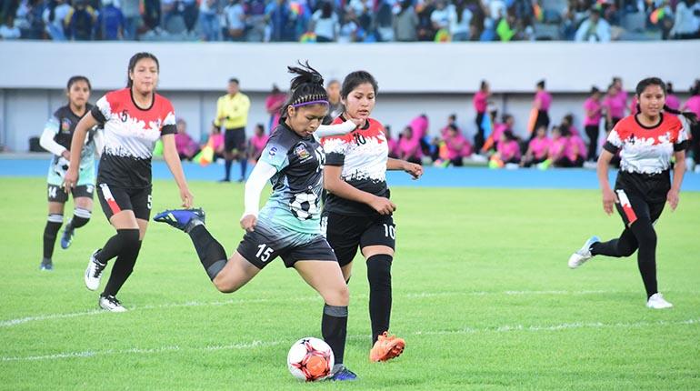 Rumbo al fútbol profesional femenino en Bolivia | Los Tiempos