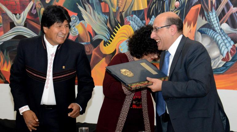 Morales junto a representantes de los medios de comunicación. | APG
