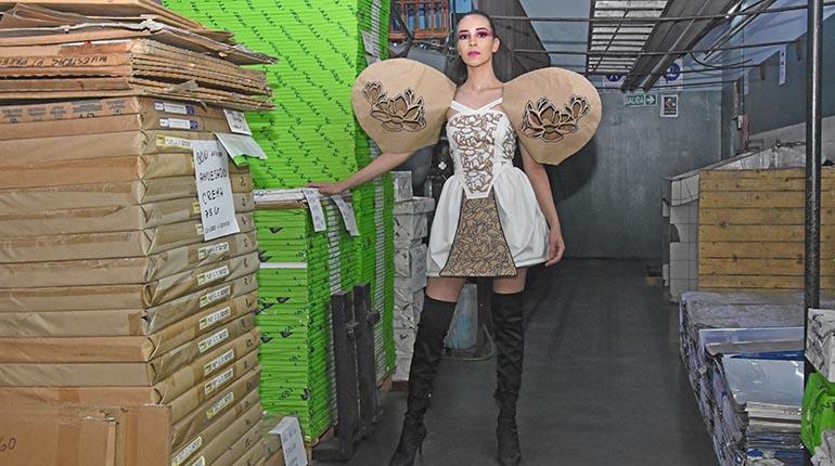 Trajes de papel 2025 reciclado