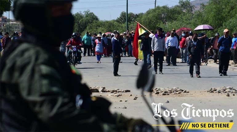 El bloqueo en la avenida Petrolera, al sur de la ciudad. | Carlos López