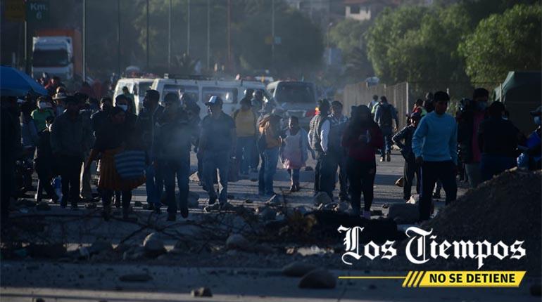 Bloqueo en la avenida Petrolera. | Carlos López