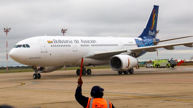Avión de Boliviana de Aviación en el Aeropuerto Internacional Jorge Wilstermann, en una imagen de archivo. | ABI