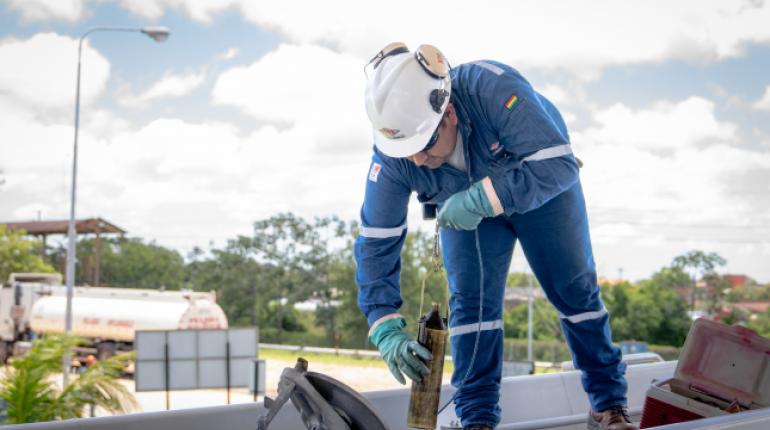 El control de calidad de los combustibles. | YPFB