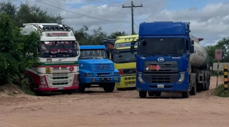 Cisternas en la refinería de Santa Cruz. | Unitel